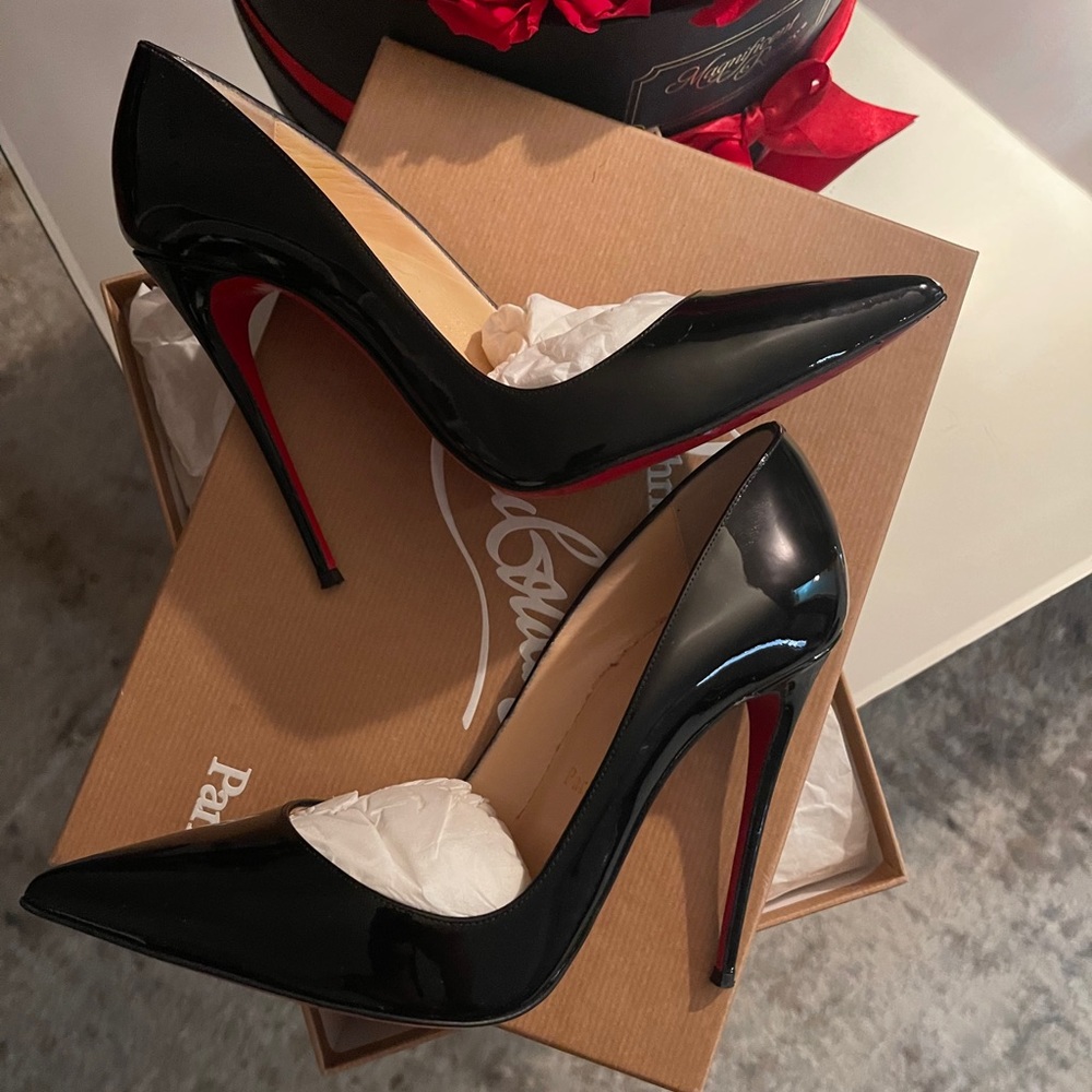 Authentic Christian Louboutin so Kates size 37.5